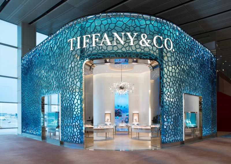 MVRDV為Tiffany & Co.在新加坡的樟宜機場專賣店，利用回收再生漁網，打造海洋風的十足的絕美門市。(MVRDV提供)