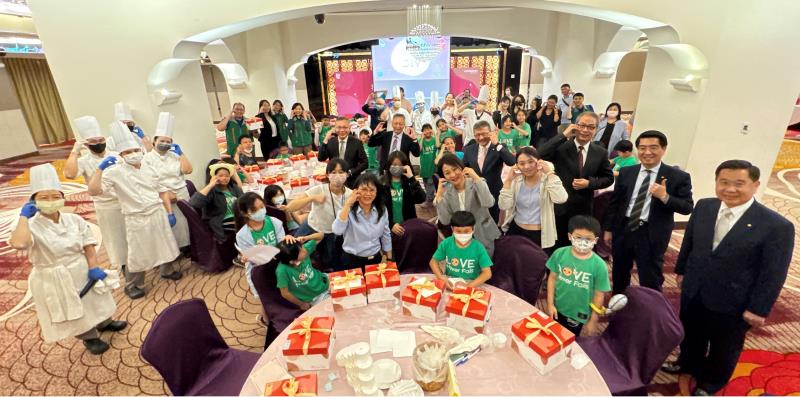 長榮酒店母親節糕調傳情公益活動  愛的行動不停歇