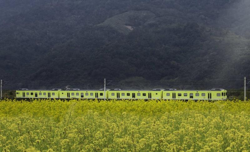 花蓮縣府攜手雄獅旅遊與台鐵公司 「山嵐號」觀光啟航