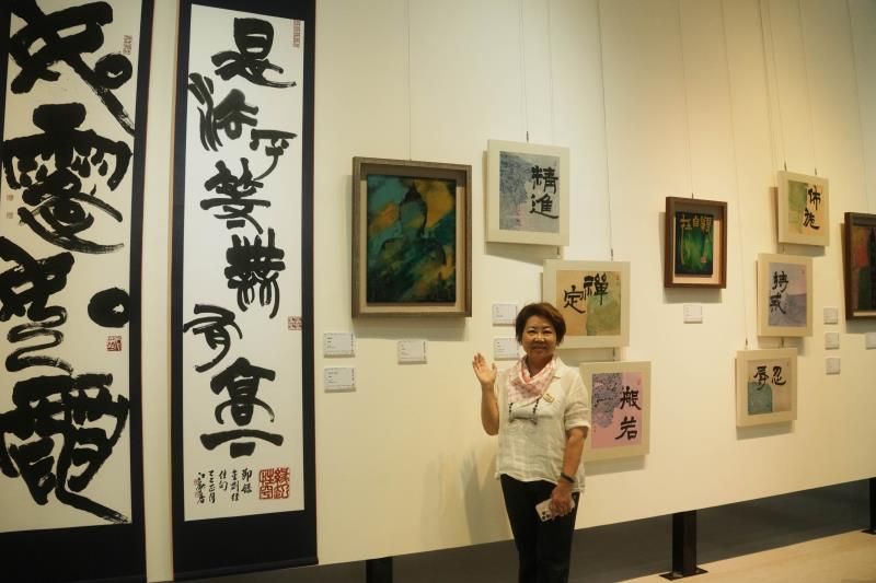 華梵大學佛藝系江秋香同學作品擺滿大面展牆。
