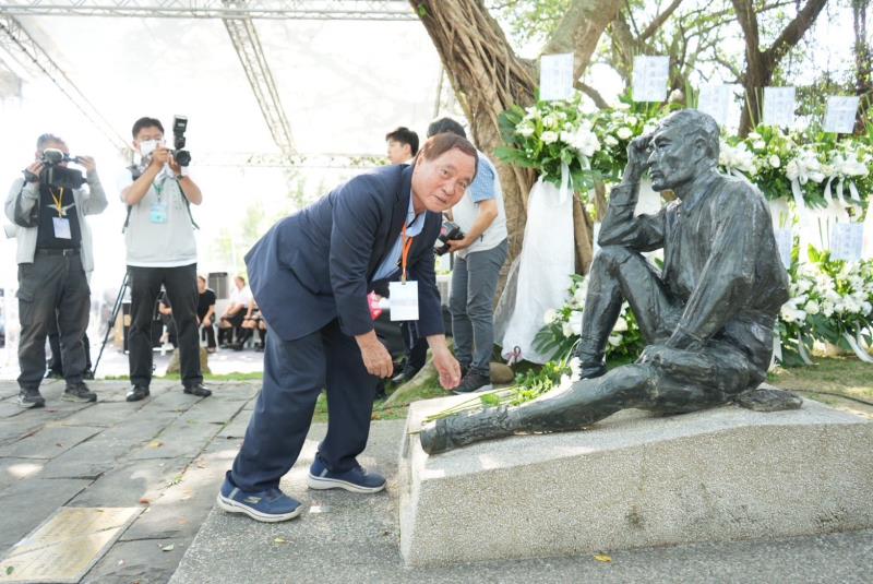   八田基金會董座黃清山率理監事園區致意