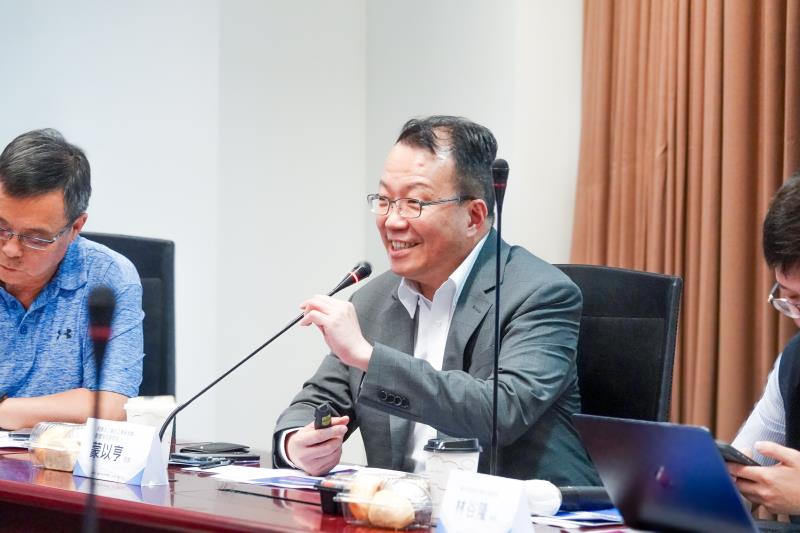 .資策會軟體院蒙以亨院長分享數位產業發展趨勢。