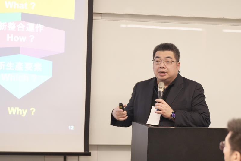 台北大學企管博士，中國信託銀行副總王俊權分享智慧金融的實踐藍圖。