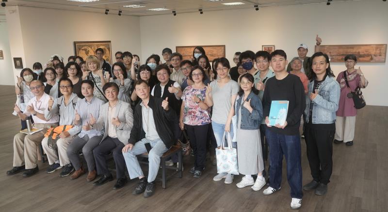 「經緯相遇──霍凱盛作品展」現場合影。