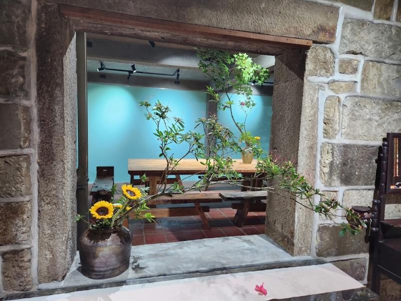 華梵大學「雲山禪茶藝文」由師生團隊規劃設計整建，是師生藝文成果的傳播驛站。