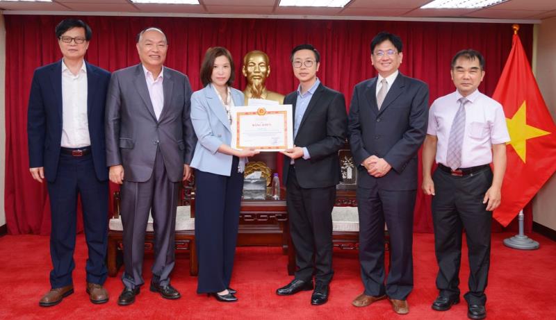 台越協會理事長吳品蓁  獲越南胡志明市全球海外僑胞貢獻獎
