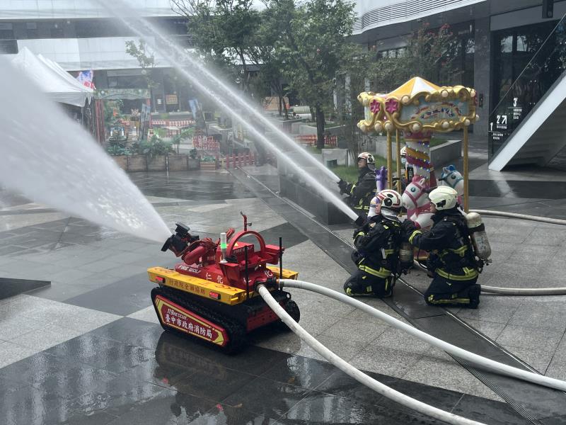 這場震撼演練不僅提升第一線救災人員應變能力，也讓現場遊客親身體驗到安全無小事。