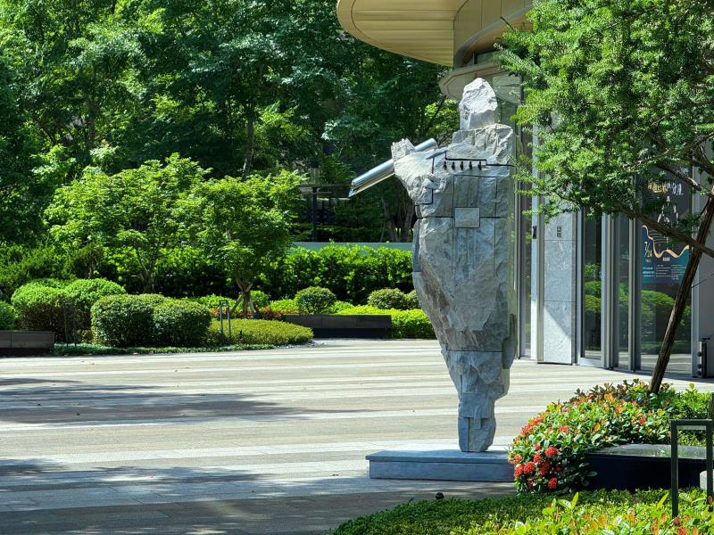 國際雕塑個展《恒續之脈》作品《初息 First Breath》展出於新莊街道公共空間