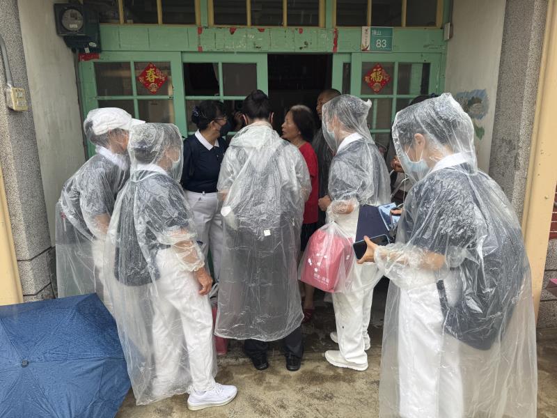 慈濟7月11日前往台南市七股區進行安心家訪。(圖為慈濟基金會提供)