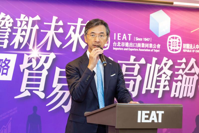 IEAT黃教漳理事長在論壇中指出，人才是貿易永續競爭的根本