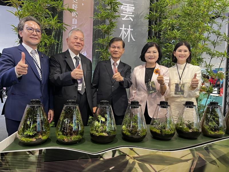 2025高齡健康產業博覽會『森林療癒自然醫學-雲林展館』大合照。(來源 : Lillian )