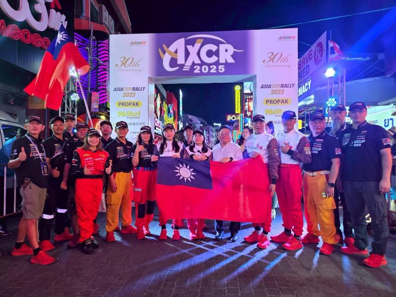 台灣消防員與人氣YouTuber亮相芭堤雅　成亞洲拉力賽發車儀式焦點