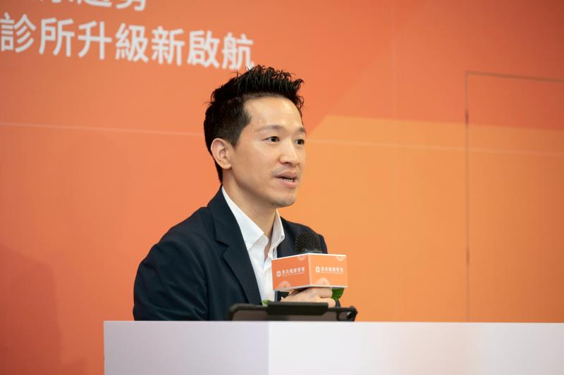 總統府副秘書長何志偉致詞表示，台灣健保制度被世界公認為第一，但真正能守住國家健康力的關鍵，並不只是健保本身，而是每一位國民能否「自覺健康」，願意主動提早檢查、提早預防。