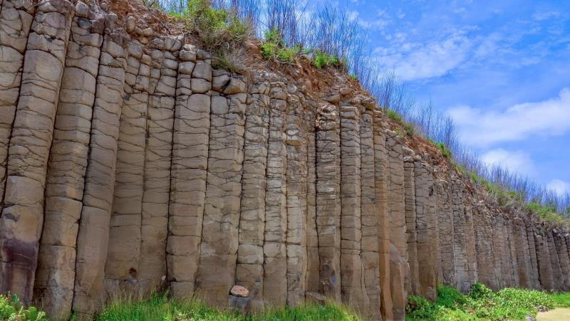 秋冬來澎湖，是欣賞台灣世界遺產玄武岩最舒適的季節，西嶼的「池東大菓葉玄武岩」亦是代表景點之一。