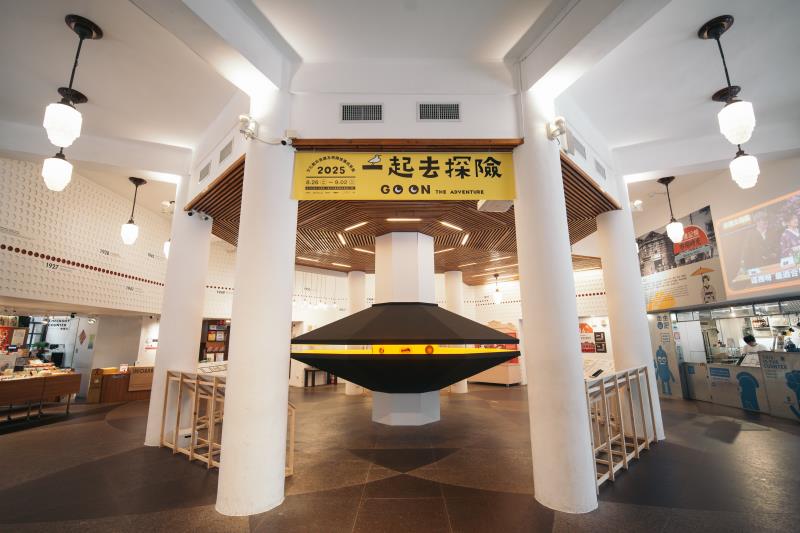 臺北市政府文化局114年推出「文化館所易讀及視障推廣成果展—《一起去探險》特展」，展覽於8月26日到9月2日在西門紅樓一樓中央展區登場。本次展覽以「探險」為主題，帶領市民以淺顯、直觀、互動的方式走入易讀世界，認識臺北市六年來推動易讀計畫的重要成果。這不只是展覽，更是一場人人都能參與的冒險──讓我們一起拆解日常生活中隱形的「訊息炸彈」，打造一個安心閱讀、彼此理解的友善城市。臺北市推動的易讀成果，就是無障礙城市精神的最佳體現：在這裡，每一位市民都有理解、被理解的權利。