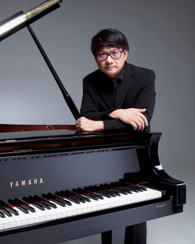 泰國爵士鋼琴家 Denny Euprasert.