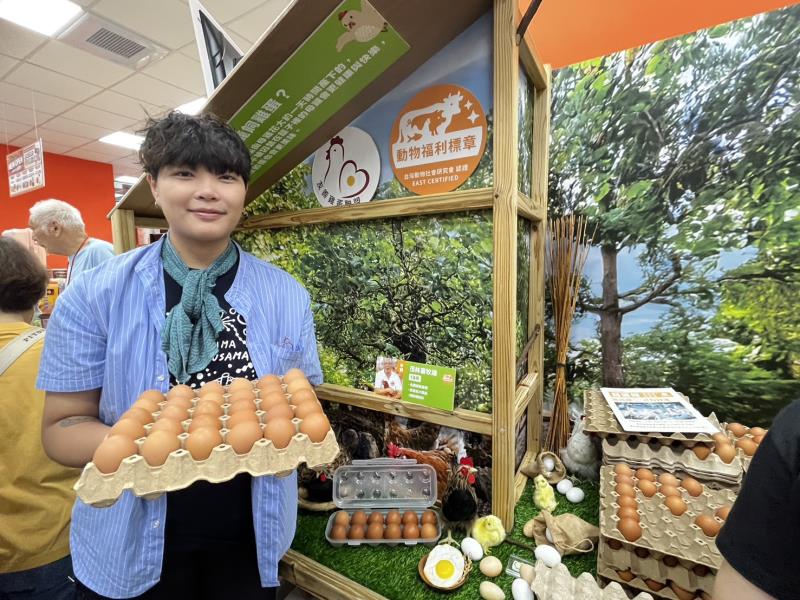 家樂福士林華聲店開幕　北市首家「100%非籠飼雞蛋＋裸蛋」超市　動物福利×減廢雙主軸