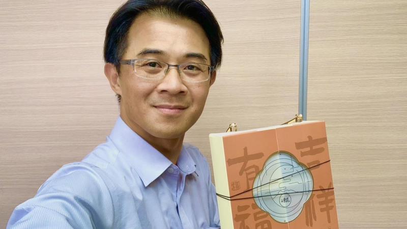 東尼說，今年最感動的訂單就是陸委會蔡孟潔科長的訂單。