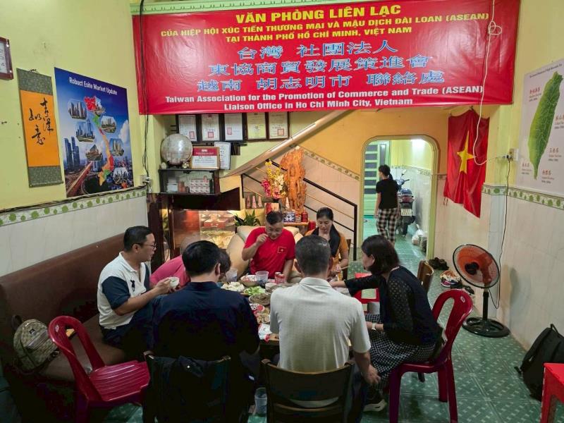 東協商貿發展策進會「越南胡志明市聯絡處」成立茶敘，產業界與來賓現場交流及合影，展現「在地扎根、連結國際」的服務精神。