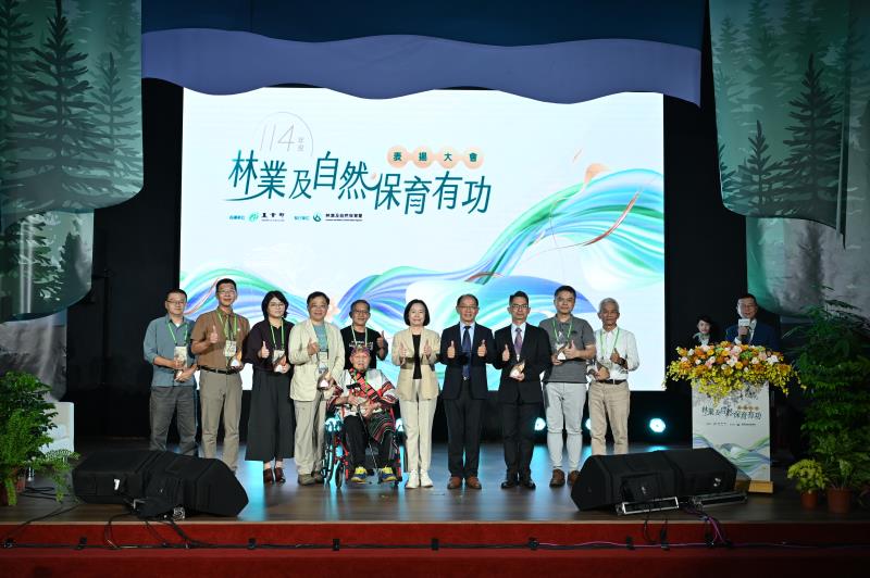 114年度林業及自然保育有功人士大合照。