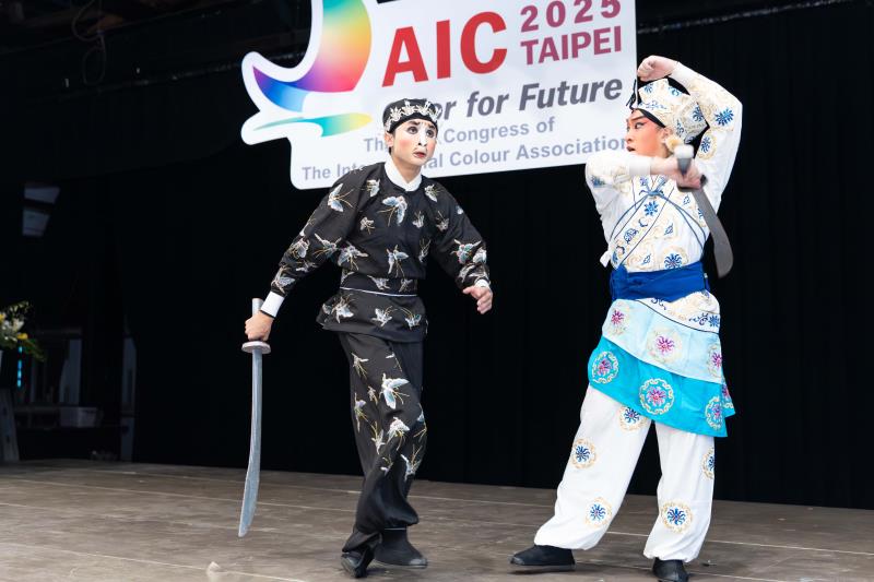 復興京劇團表演經典武戲《三叉口》。