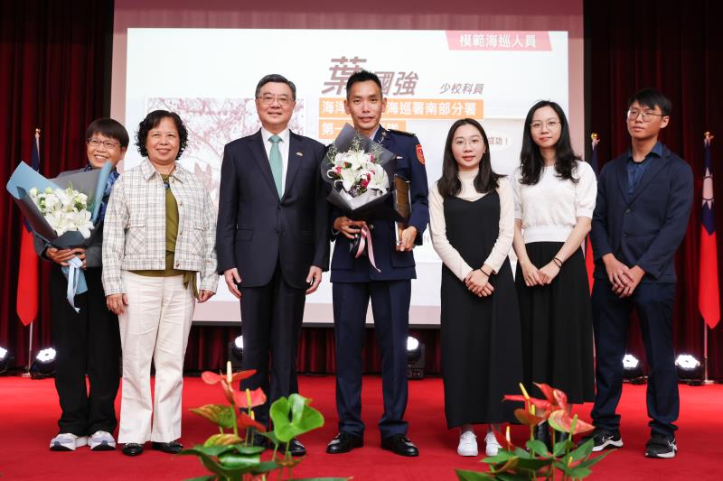 頒贈模範海巡人員