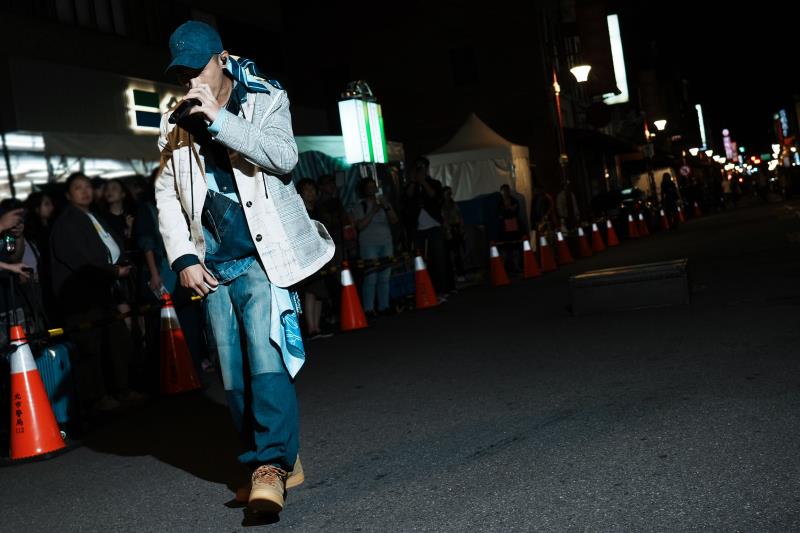 阿美族 x 客家血統的新生代饒舌歌手阿夫 ( Suhf )，照片提供：Story Wear。