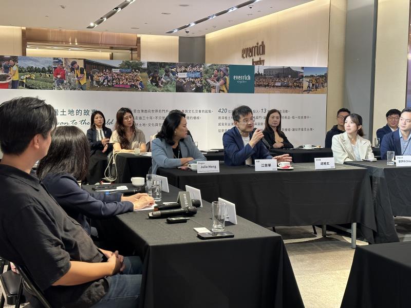 在永續交流會中，昇恆昌與國際烈酒集團帝亞吉歐（Diageo）、茶籽堂及阿原等品牌代表對談，分享企業如何從品牌文化、產品創新與社會行動三個面向落實永續理念。