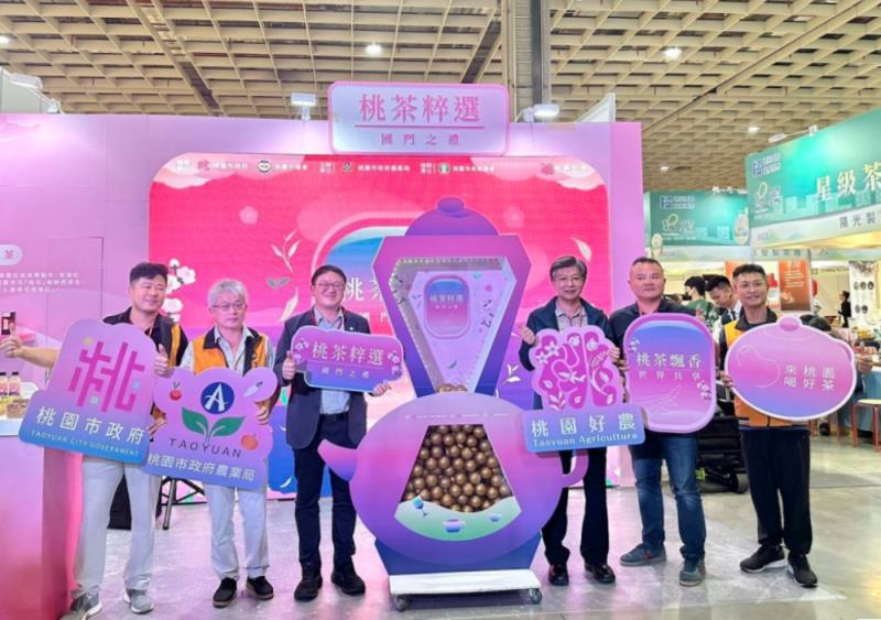 桃園市政府農業局局長陳冠義(左三)與農業部農糧署北區分署分署長林傳琦（右三）合影。