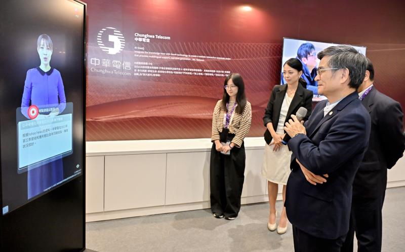 中華電信於亞洲技能競賽展出「AI超擬真助理-小Q」，展現AI創新能量。