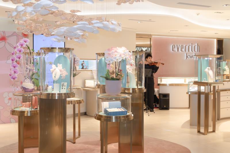 台灣蘭花成靈感　昇恆昌打造全新高奢珠寶「蘭之本質」