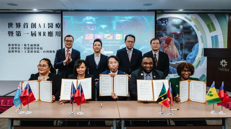 台灣醫療科技展國際合作專場 中，多國代表齊聚見證台灣智慧醫療的重大突破。