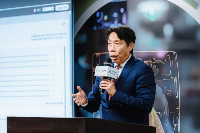 智捷醫學科技孫繼信董事長，向與會來賓說明3D AI影像技術的應用與前景。