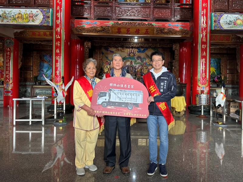 劫後餘生致謝社會 吳榮龍董事長捐贈資收車回饋樹林鄉里