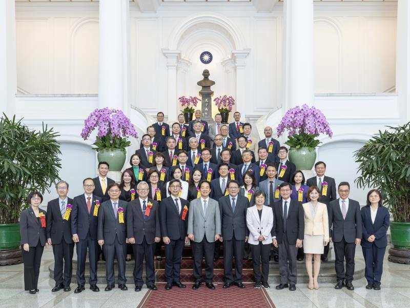 悠遊卡公司奪國家品牌玉山首獎  賴清德總統接見嘉勉