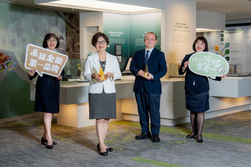 第一銀行iLEO數位銀行勇奪國家品牌玉山獎最高榮譽 獲總統接見表揚