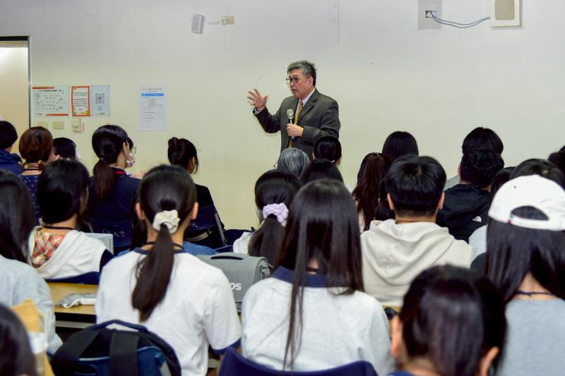 華梵大學李天任校長致詞。