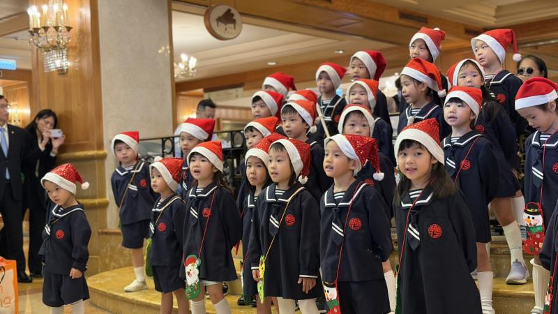高雄漢來大飯店暖心迎平安夜    樂仁幼兒園獻唱聖誕歌曲