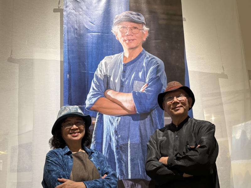 陳景林(右)與馬毓秀(左)夫婦，用半生歲月賦予臺灣植物染新生命力。