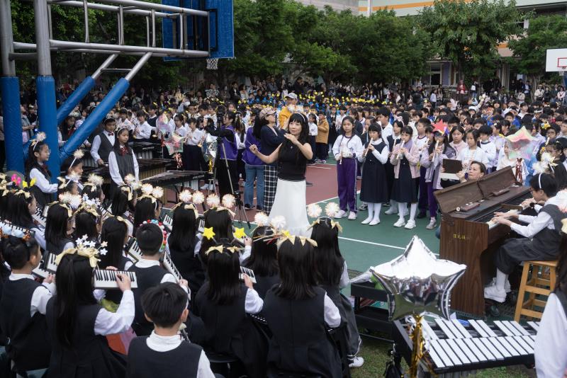 莒光國小兒童樂團共同演出.