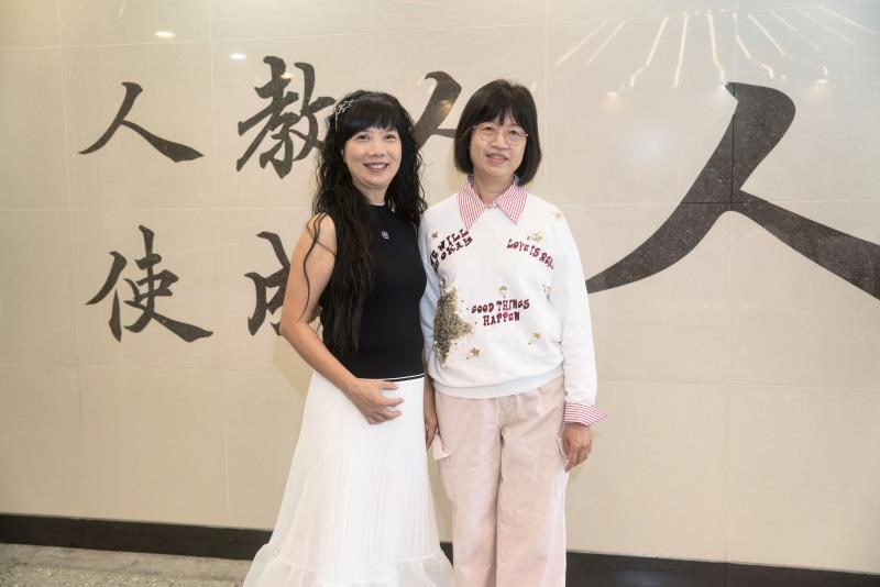 莒光國小兒童樂團指揮陳黎君老師與指導老師黃雯琪.