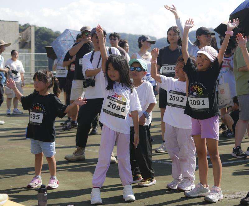 原來學苑的學童參加華梵大學越野賽。