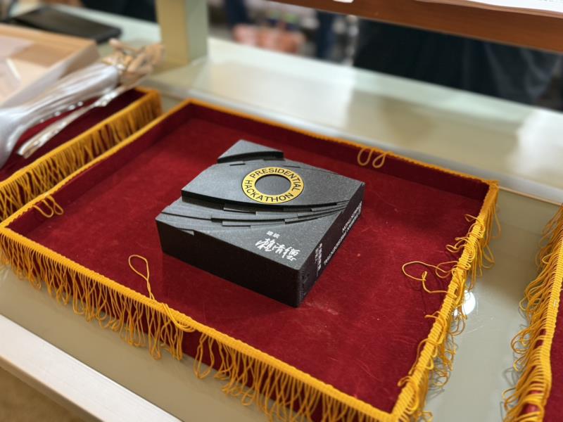 新北消防智慧救災再獲肯定　「2025總統盃黑客松」卓越團隊獻獎侯友宜市長