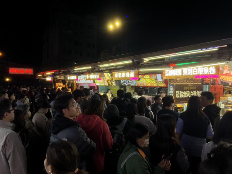 《生存王2》黃金陣容來到花蓮拍攝 東大門夜市粉絲熱情應援現場氣氛沸騰