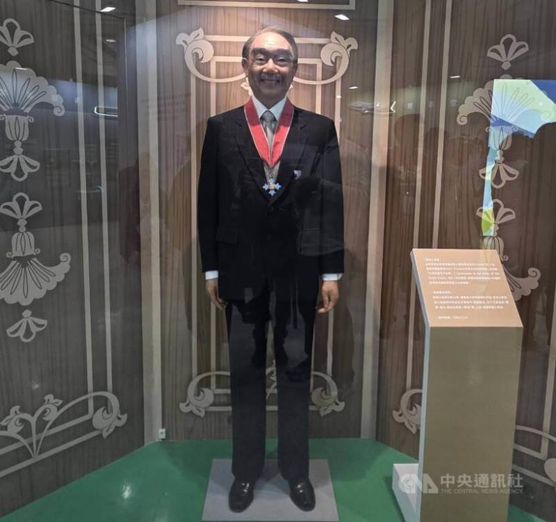 張榮發基金會舉辦「所信所行・善不止息-長榮集團創辦人張榮發總裁辭世10週年紀念特展」，張榮發的等身蠟像也首度公開。中央社記者江明晏攝