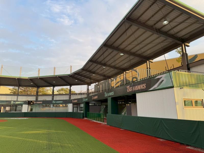 台鋼皇鷹學院標準棒球場