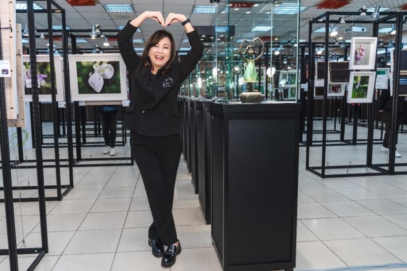 建商董座跨界藝術創作　「1980愛的迴響」公益巡迴展台北登場