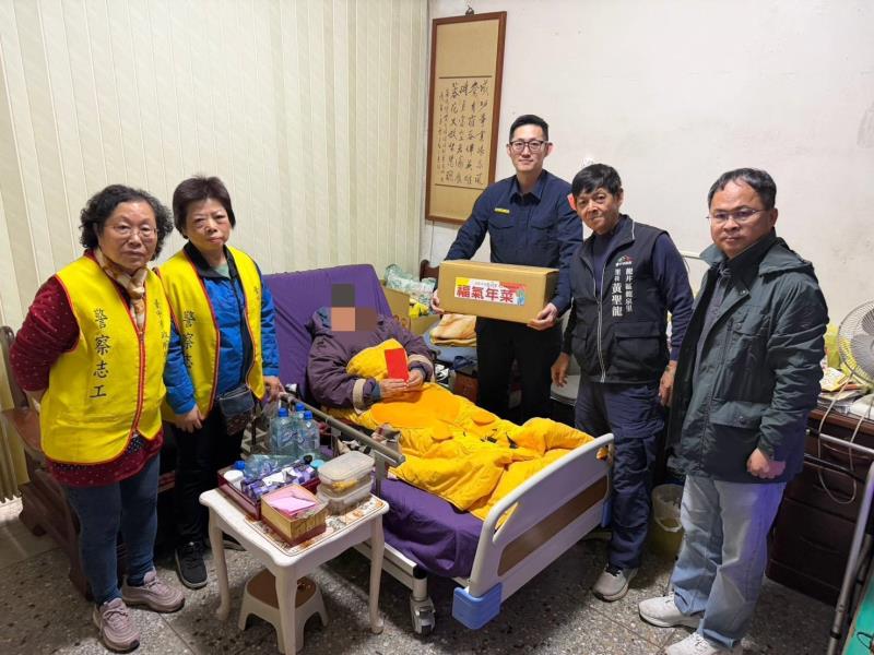 烏日警攜手愛心會、里長 直送年菜溫暖弱勢孤老心