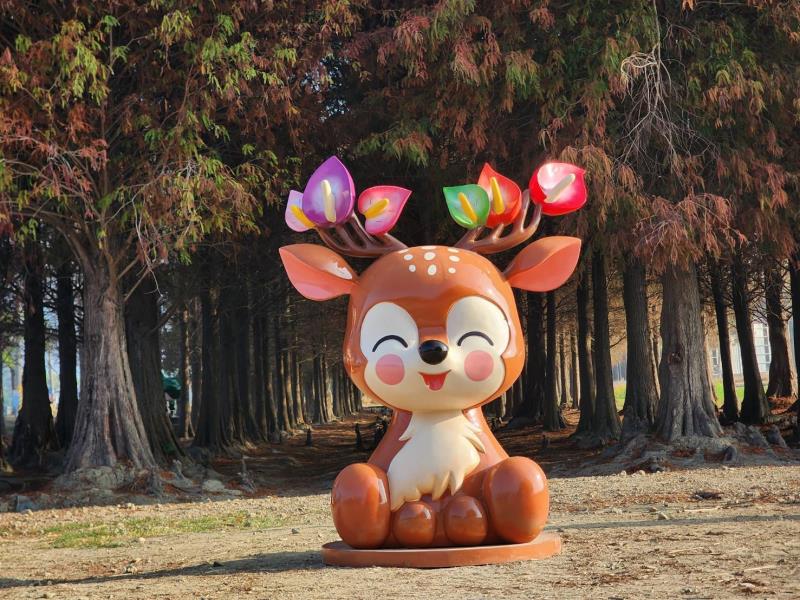 鹿鶴寶貝公仔 現身六甲落羽松農曆新年來拜年