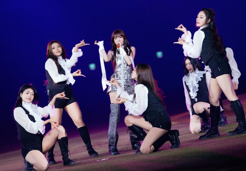 Sandara Park 更驚喜帶來 2NE1 經典組曲